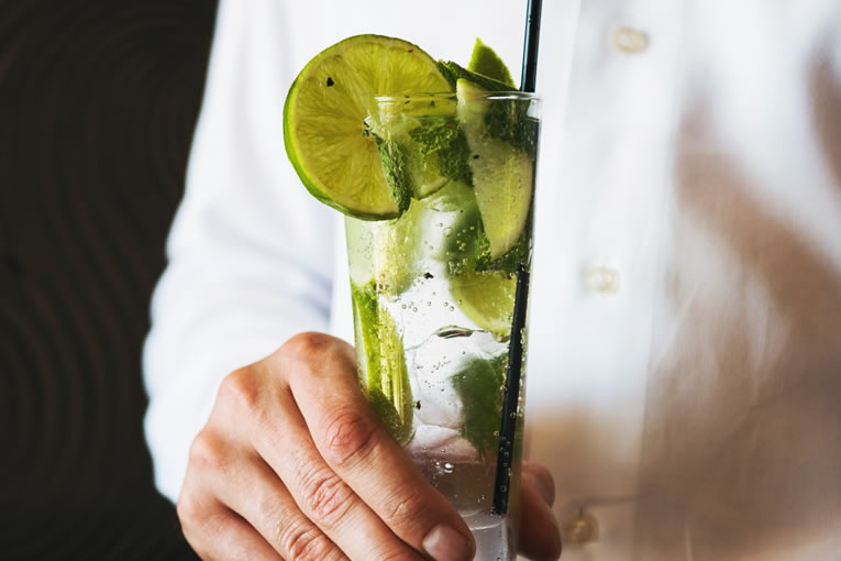 Tom Collins cocktails